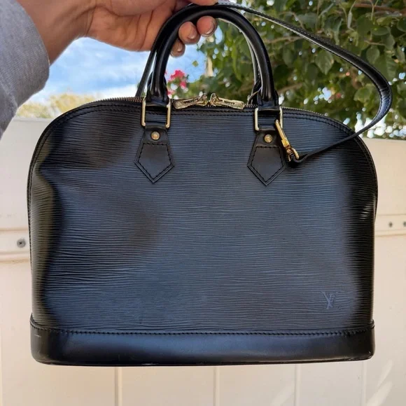 Authentic Louis Vuitton Epi Alma Leather Bag - Picture 1 of 11